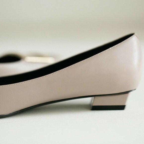 Roger Vivier | Flats w/ Buckle - Picture 9 of 13